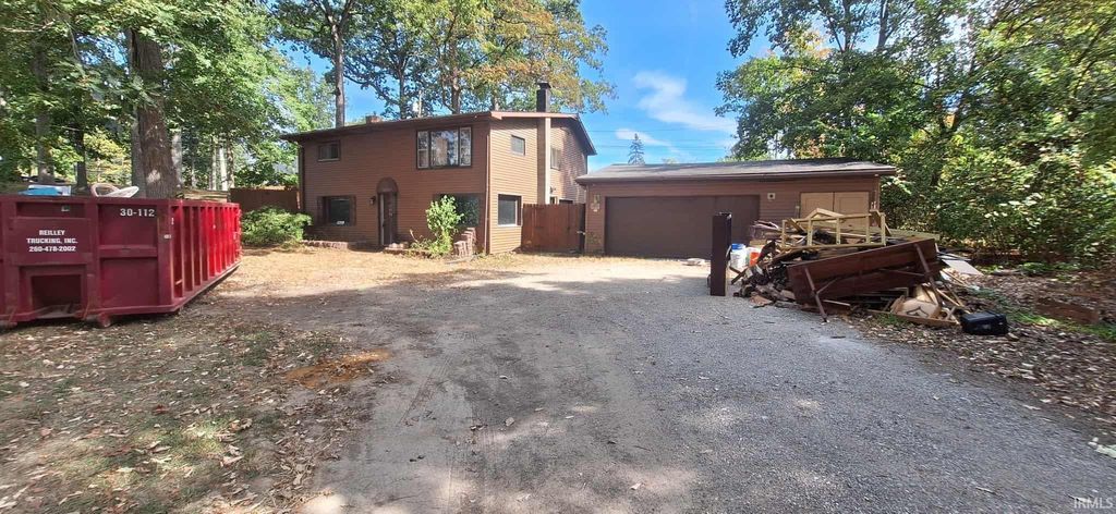 Photo of 2926 Sprunger Road, Fort Wayne, IN 46808 (MLS # 202540289)