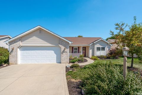 Photo of 2027 Dausha Court, Warsaw, IN 46580 (MLS # 202537180)