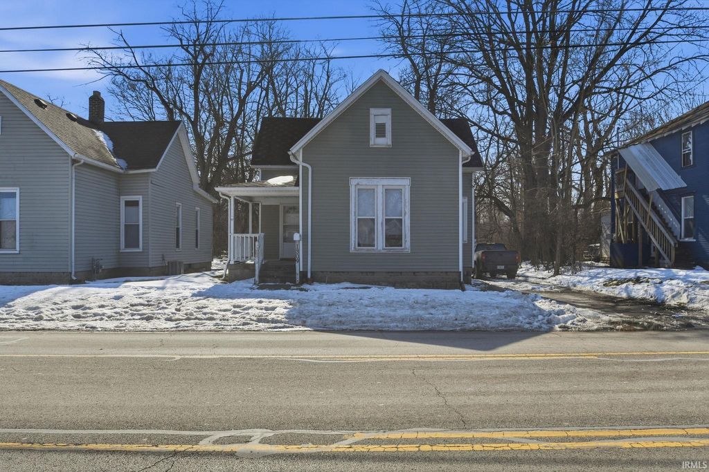 Photo of 1309 W JACKSON St, Muncie, IN 47303 (MLS # 202615593)