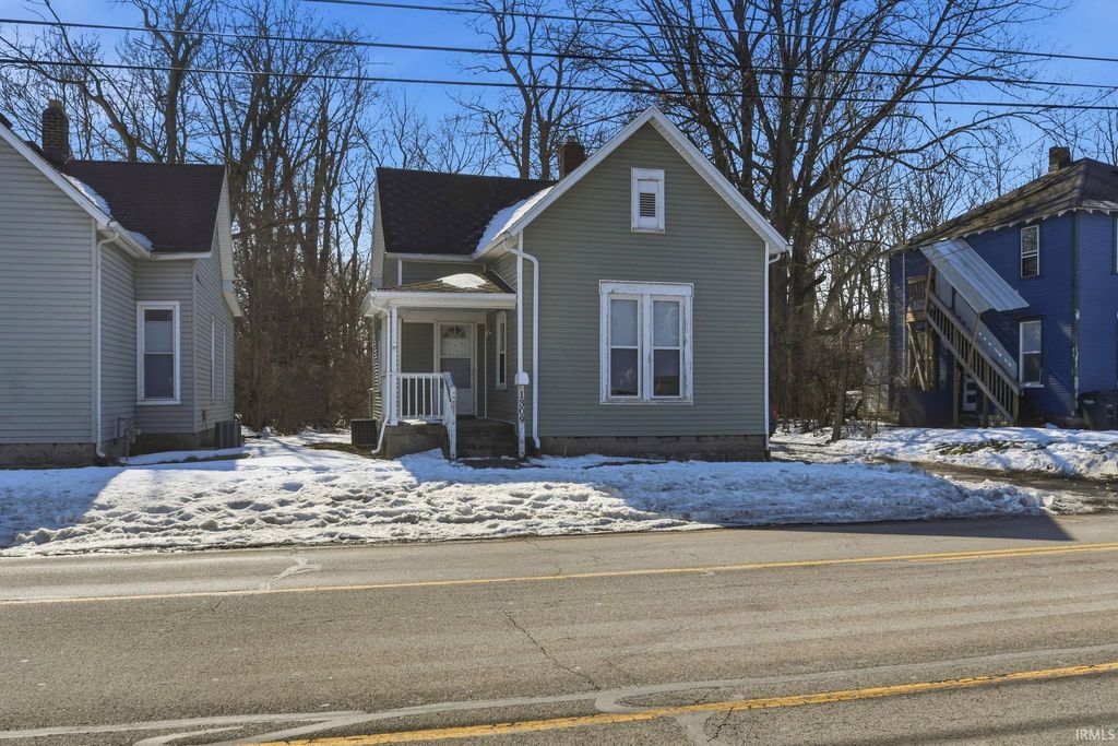 Photo of 1309 W JACKSON St, Muncie, IN 47303 (MLS # 202615593)