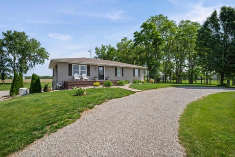Tiny photo for 5666 W County Rd 950 N, Rossville, IN 46065 (MLS # 202640254)