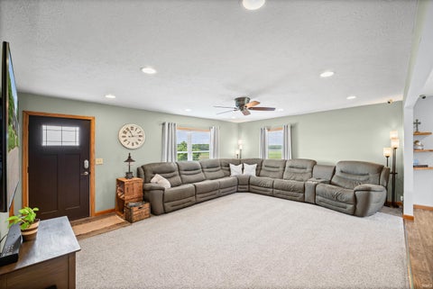 Tiny photo for 5666 W County Rd 950 N, Rossville, IN 46065 (MLS # 202640254)