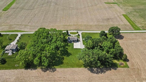 Tiny photo for 5666 W County Rd 950 N, Rossville, IN 46065 (MLS # 202640254)