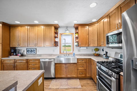 Tiny photo for 5666 W County Rd 950 N, Rossville, IN 46065 (MLS # 202640254)