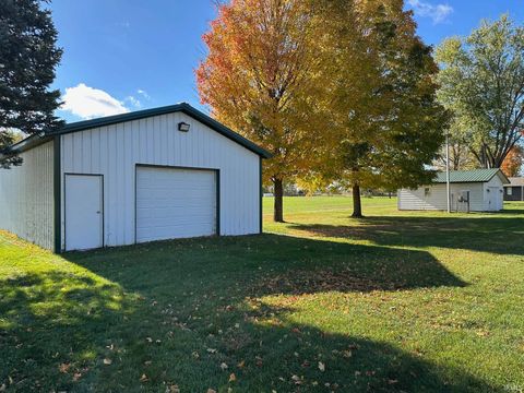 Photo of 4555 N State Road 25 Highway, Rochester, IN 46975 (MLS # 202543082)