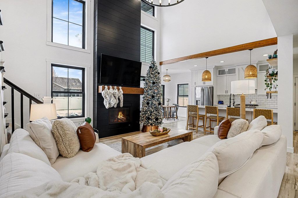 Photo of 1602 Cobble Hills Drive, Osceola, IN 46561 (MLS # 202549404)