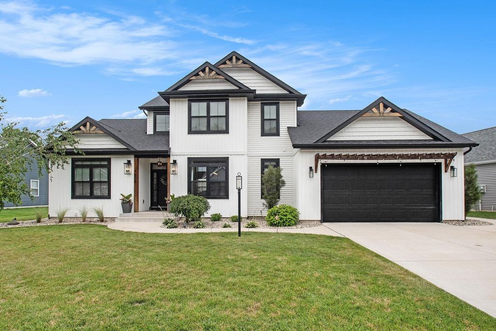 Photo of 1602 Cobble Hills Drive, Osceola, IN 46561 (MLS # 202549404)