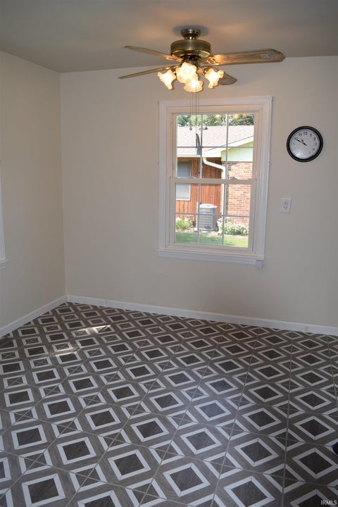 Tiny photo for 5718 Plainview Drive, Evansville, IN 47720 (MLS # 202638831)