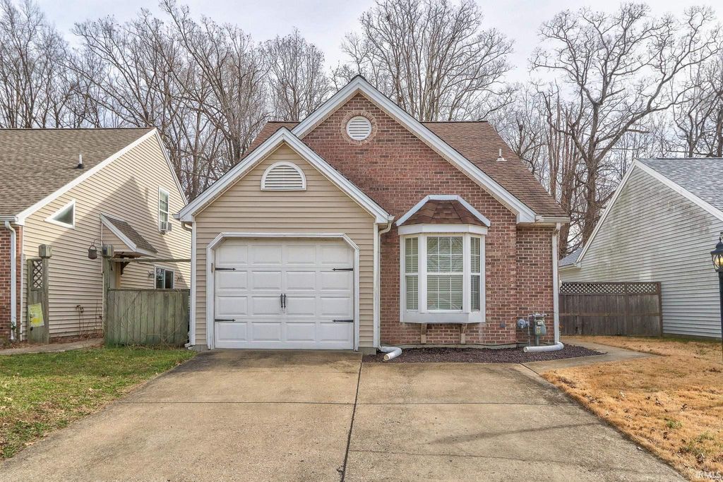 Photo of 3933 Seasons Pointe, Evansville, IN 47715 (MLS # 202601471)