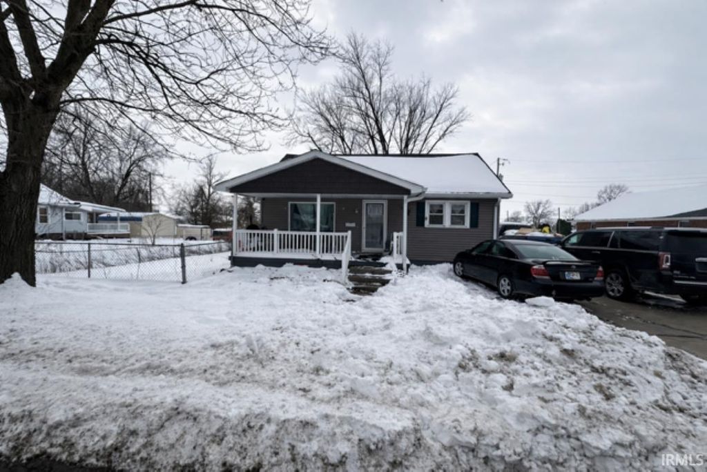 Photo of 605 S 9th Street, Petersburg, IN 47567 (MLS # 202603314)