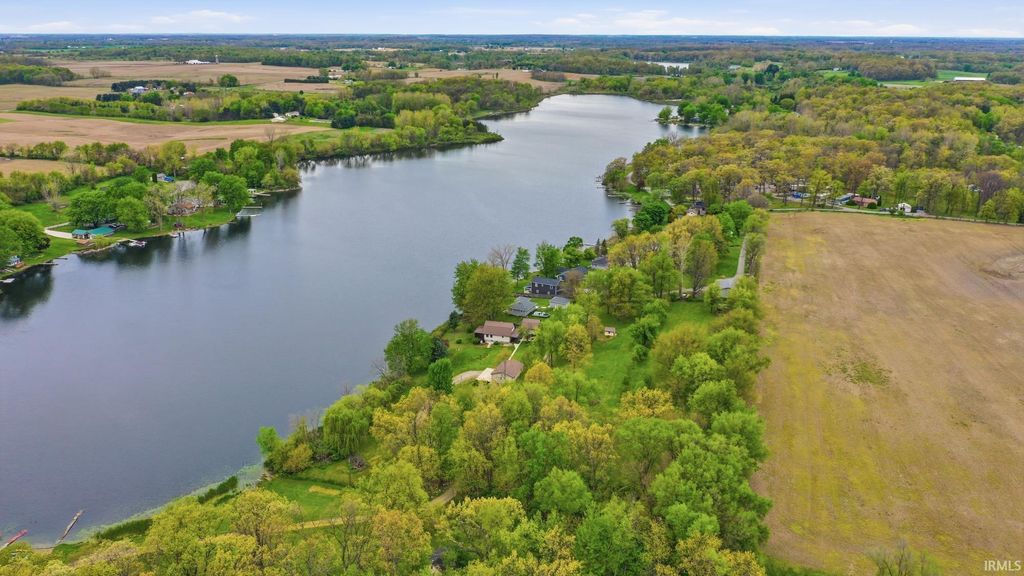 Photo of 402 S Kohn Drive, Albion, IN 46701 (MLS # 202617401)