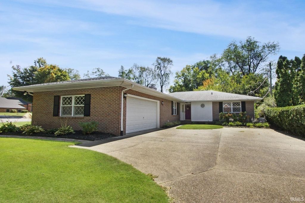 Photo of 6411 Madison Avenue, Evansville, IN 47715 (MLS # 202538377)