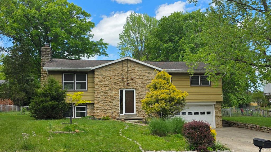 Photo of 549 N Park Ridge Road, Bloomington, IN 47408 (MLS # 202616302)