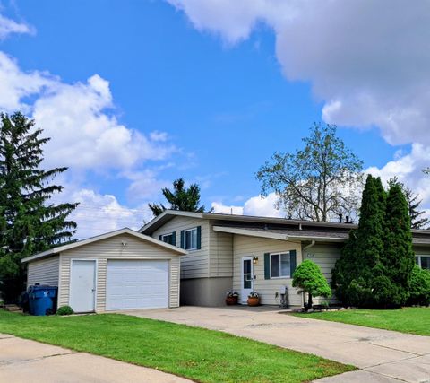 Photo of 3324 N LINCOLN Street, Peru, IN 46970 (MLS # 202615558)