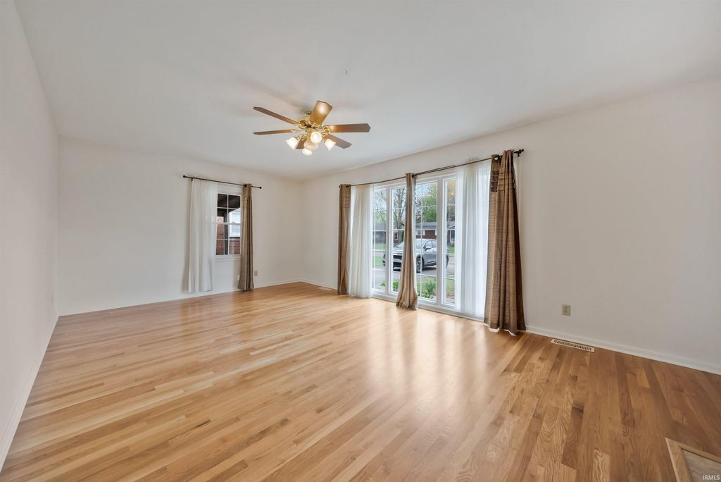 Photo of 7509 E Chandler Avenue, Evansville, IN 47715 (MLS # 202611675)