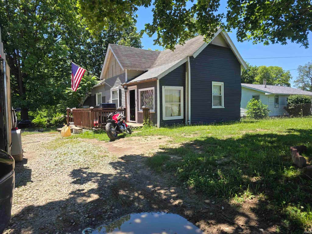 Photo of 725 W 17th Street, Marion, IN 46953 (MLS # 202625236)