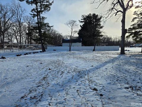 Photo of 1615 Mitchell Drive, Rochester, IN 46975 (MLS # 202604545)