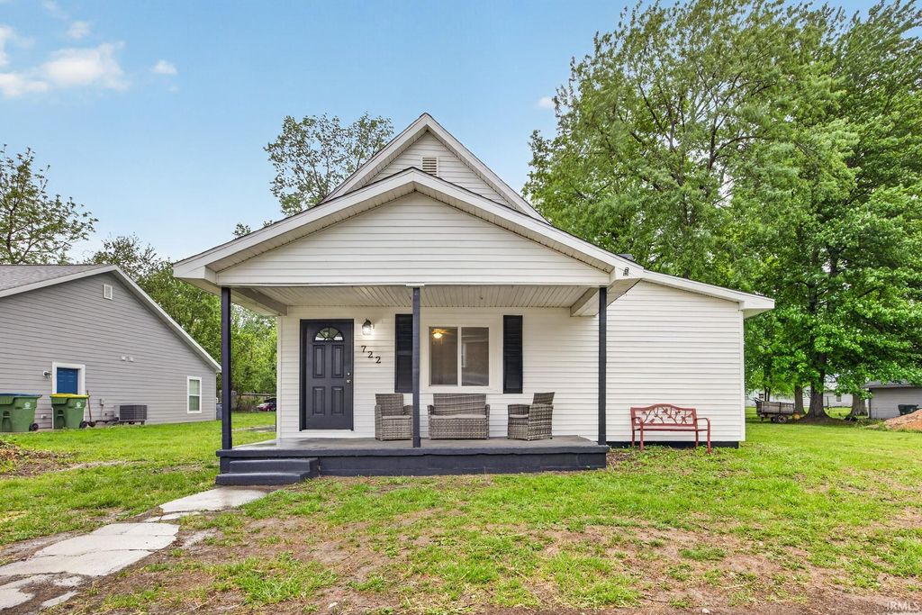Photo of 722 N MAIN ST Street, Sullivan, IN 47882 (MLS # 202615506)