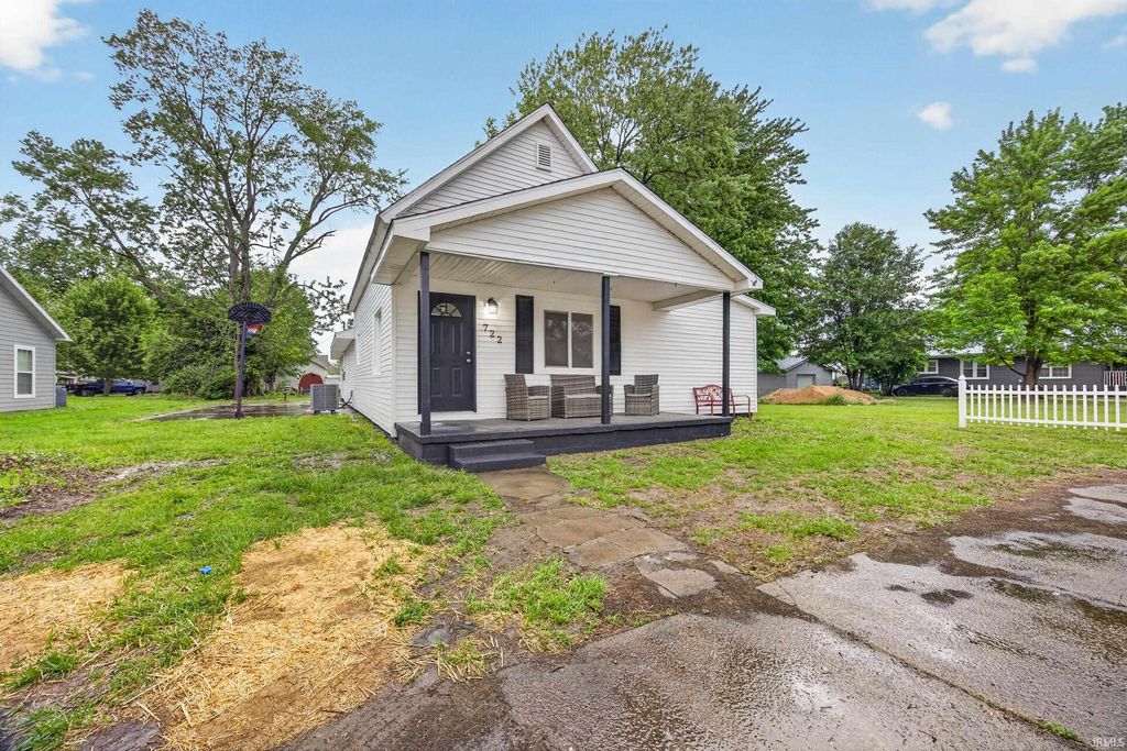 Photo of 722 N MAIN ST Street, Sullivan, IN 47882 (MLS # 202615506)