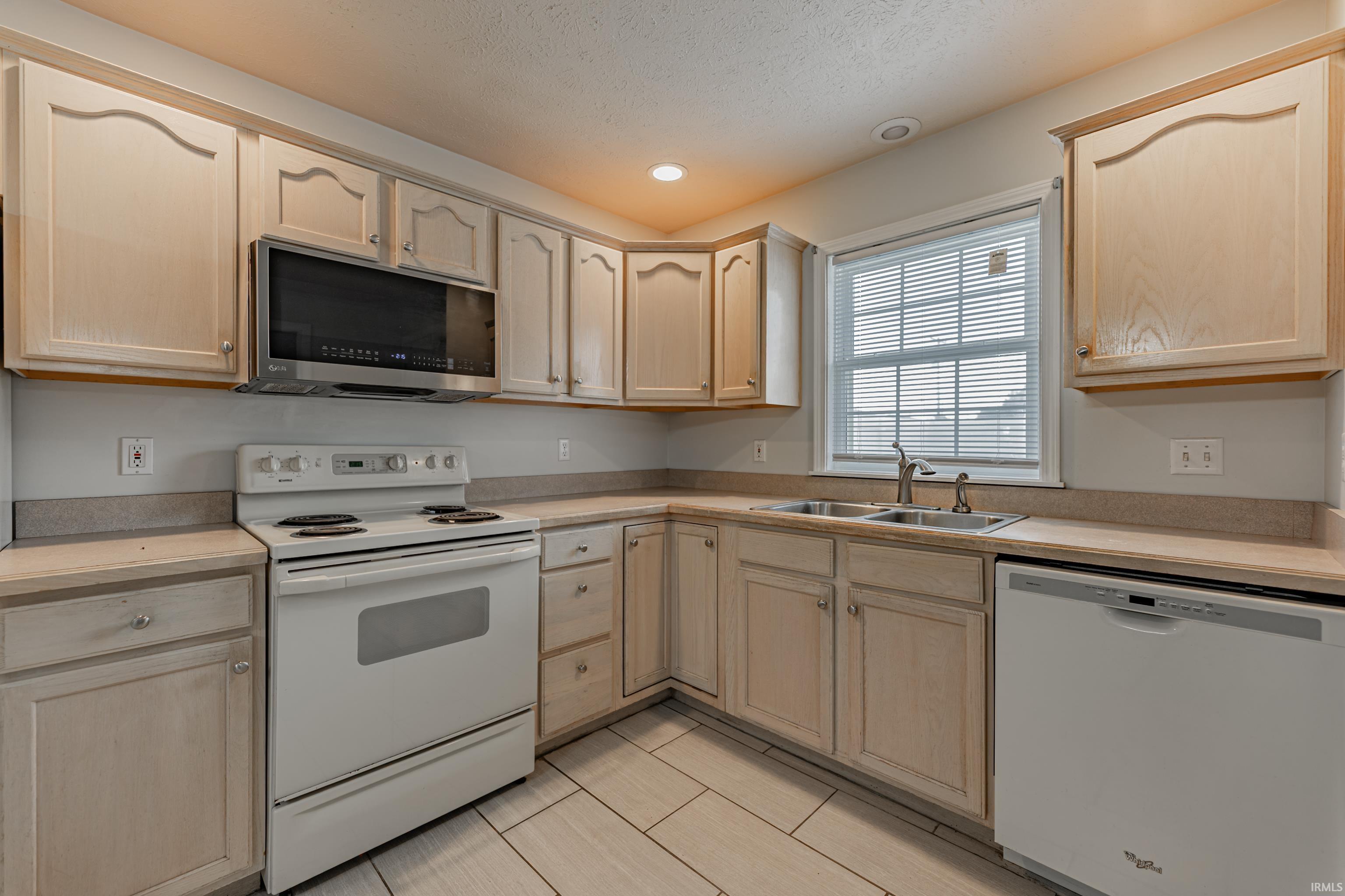 Evansville, Indiana 47711, United States, 4 Bedrooms Bedrooms, ,3 BathroomsBathrooms,Residential,Active,176071