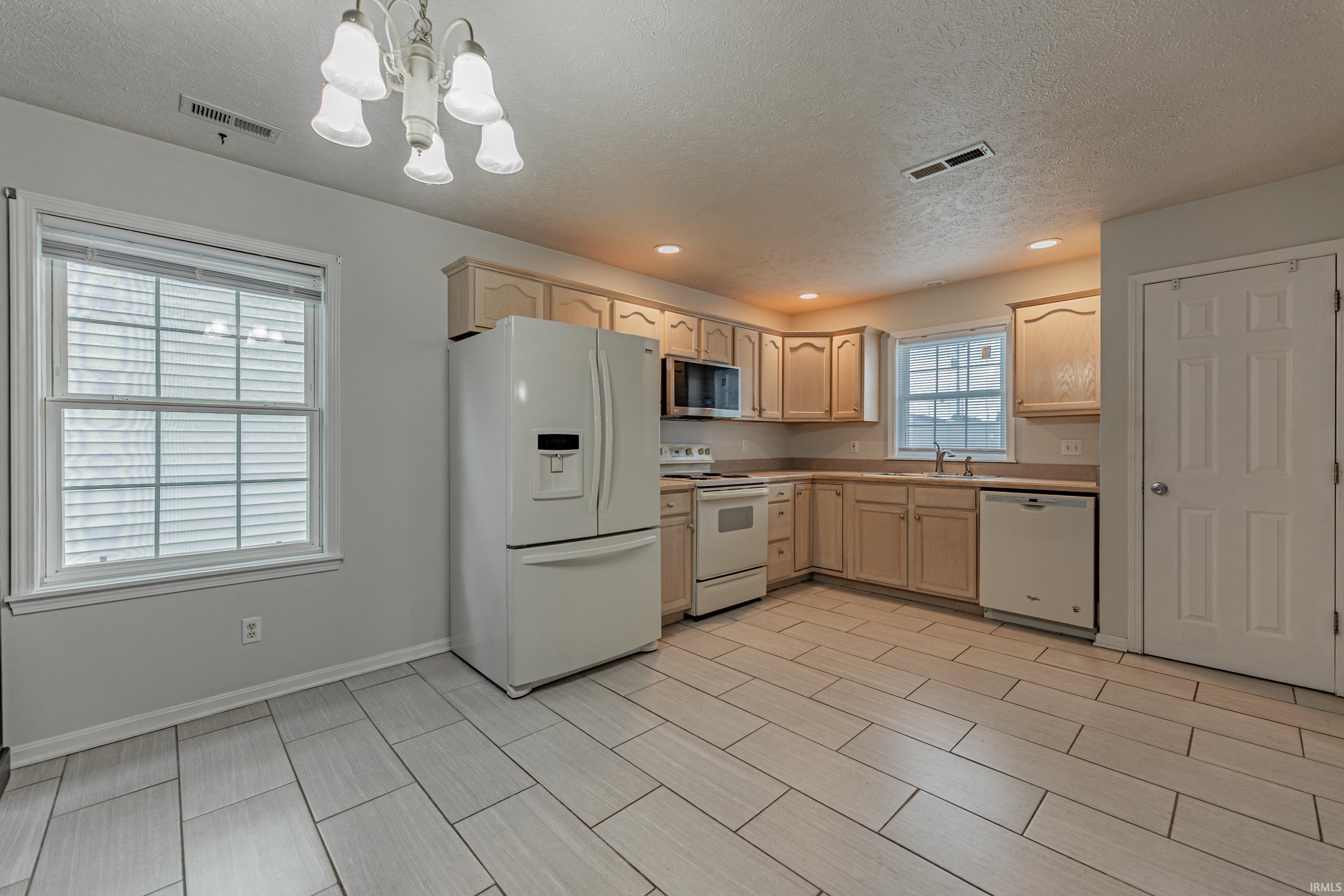 Evansville, Indiana 47711, United States, 4 Bedrooms Bedrooms, ,3 BathroomsBathrooms,Residential,Active,176071