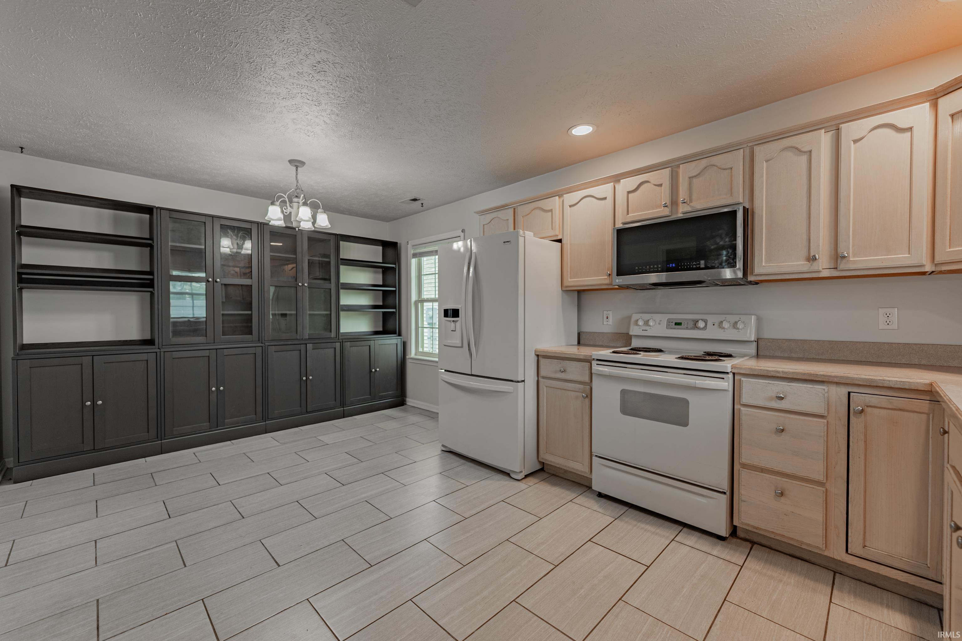 Evansville, Indiana 47711, United States, 4 Bedrooms Bedrooms, ,3 BathroomsBathrooms,Residential,Active,176071