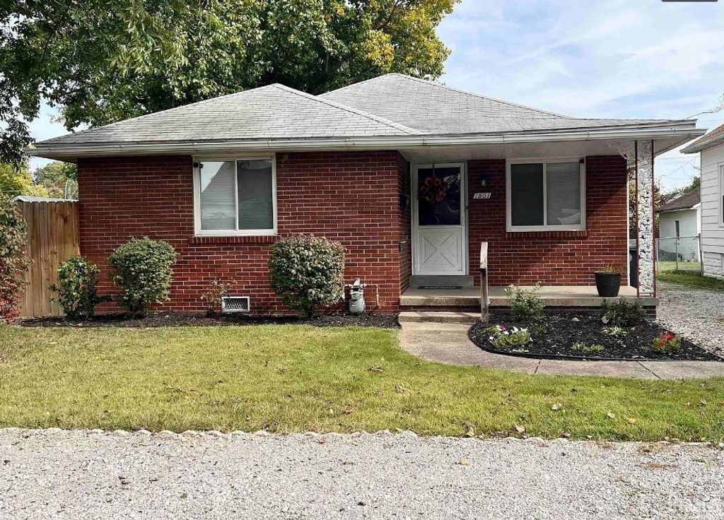 Photo of 1801 Hercules Avenue, Evansville, IN 47711 (MLS # 202606607)