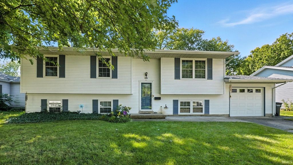 Photo for 2514 Eckman Drive, Lafayette, IN 47909 (MLS # 202536447)