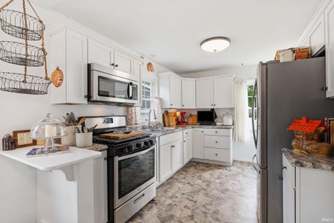 Tiny photo for 5410 Forest Avenue, Fort Wayne, IN 46815 (MLS # 202628337)