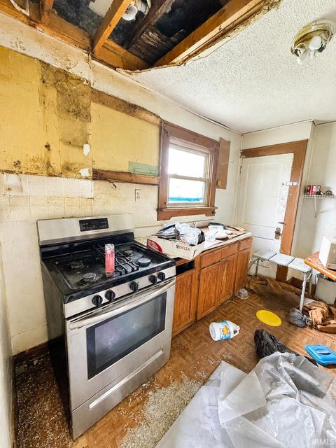 Tiny photo for 2927 Smith Street, Fort Wayne, IN 46806 (MLS # 202617847)