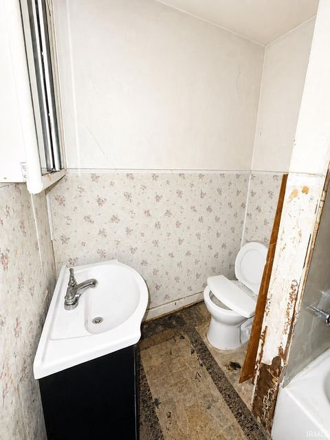 Tiny photo for 2927 Smith Street, Fort Wayne, IN 46806 (MLS # 202617847)