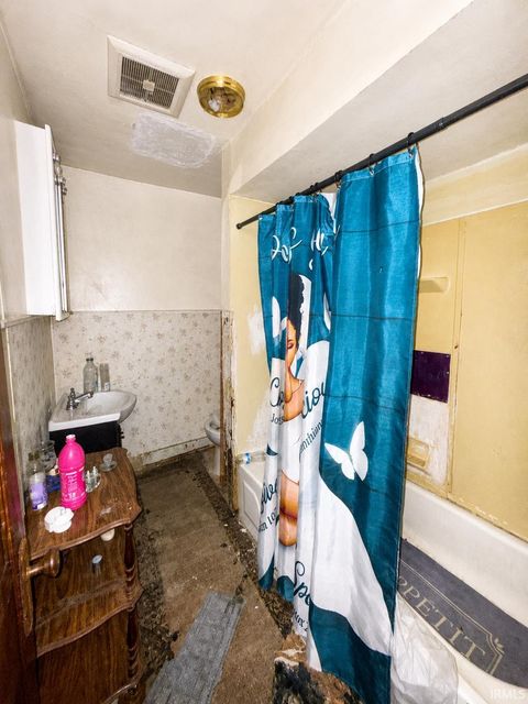 Tiny photo for 2927 Smith Street, Fort Wayne, IN 46806 (MLS # 202617847)