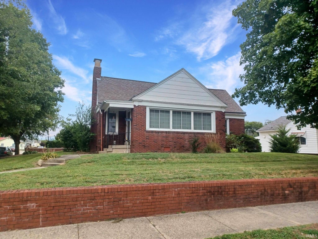 Photo of 1406 Upper 11th Street, Vincennes, IN 47591 (MLS # 202643924)