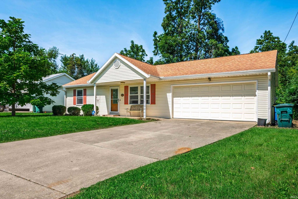 Photo of 402 W Cromer Avenue, Muncie, IN 47303 (MLS # 202635859)