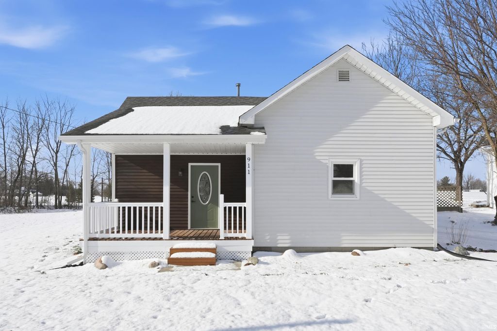 Photo of 911 N Wayne Street, Warren, IN 46792 (MLS # 202548280)