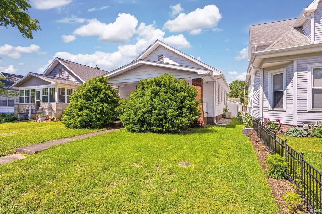 Photo of 1603 Hollywood Avenue, Evansville, IN 47712 (MLS # 202616152)