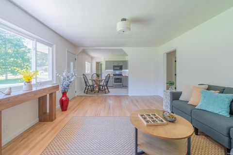 Tiny photo for 115 E Chester Drive, Ellettsville, IN 47429 (MLS # 202625502)