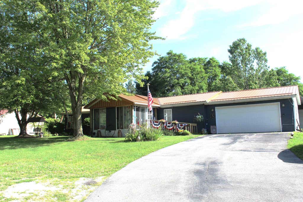 Photo of 3335 W Loon Lake Rd RD, Angola, IN 46703 (MLS # 202625991)