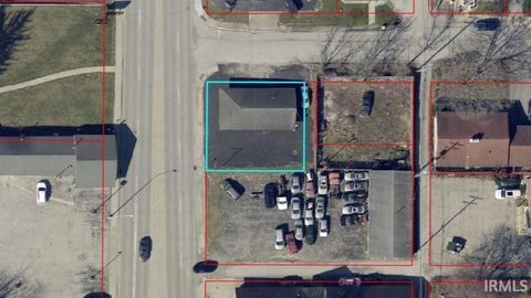 Photo of 901 S Walnut Street, Bloomington, IN 47401 (MLS # 202612667)