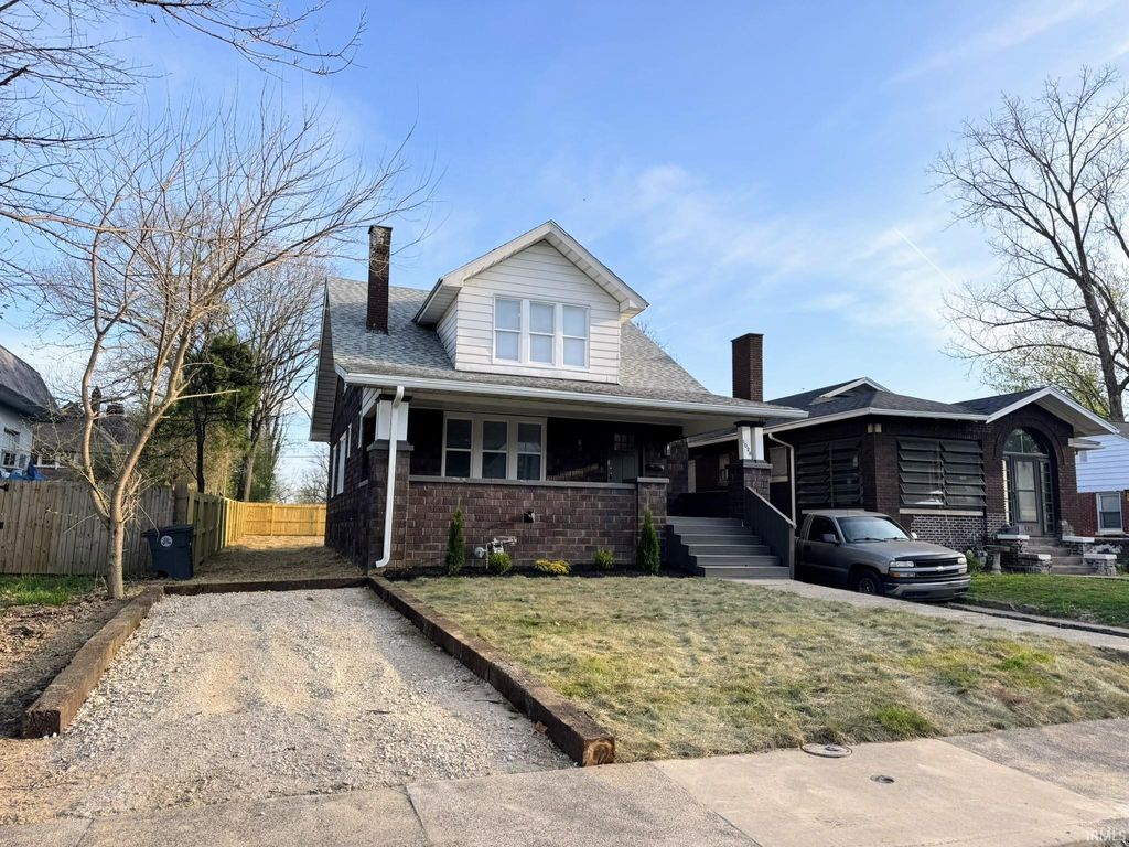 Photo of 1028 E Mulberry Street, Evansville, IN 47714 (MLS # 202610991)