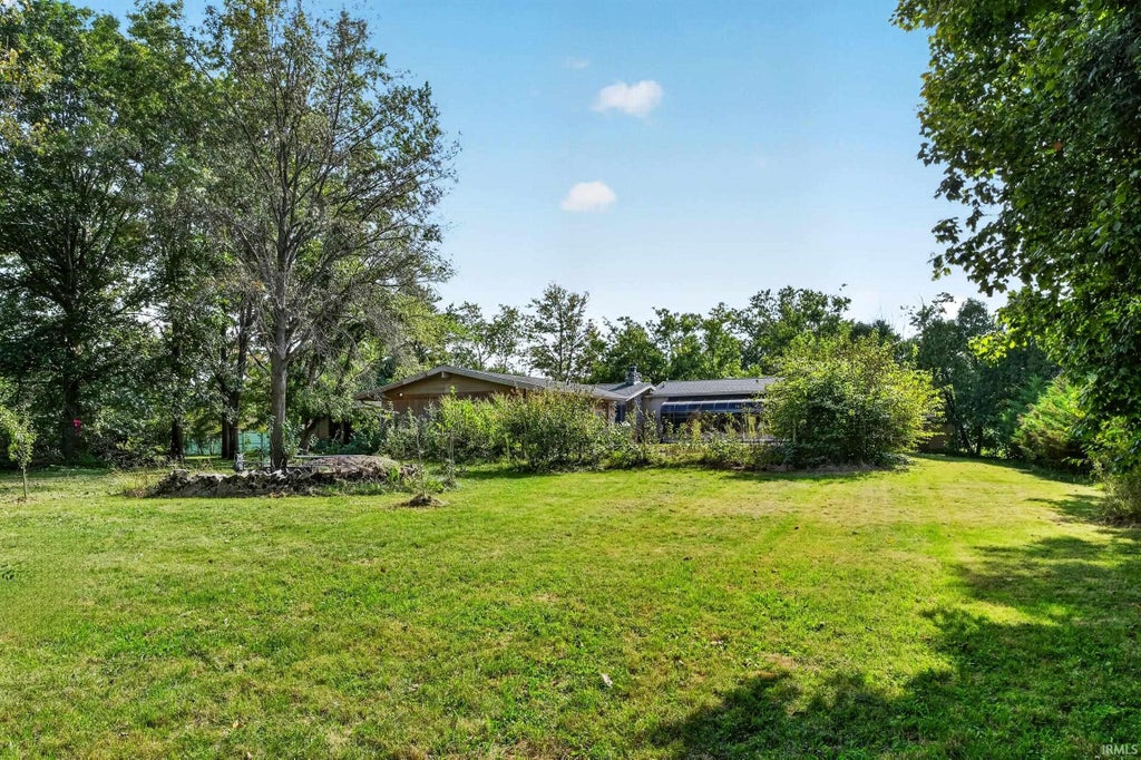 Photo of 2112 W Sun Valley Parkway, Muncie, IN 47303 (MLS # 202641787)