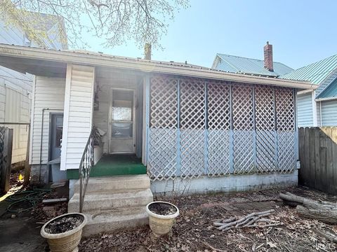 Tiny photo for 310 W Linden Avenue, Logansport, IN 46947 (MLS # 202610123)