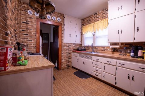 Tiny photo for 310 W Linden Avenue, Logansport, IN 46947 (MLS # 202610123)