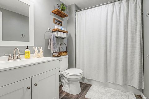 Tiny photo for 211 E Battell Street, Mishawaka, IN 46545 (MLS # 202612687)