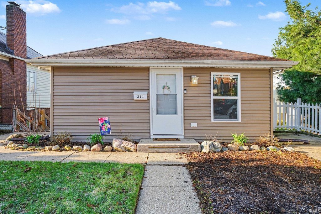 Photo of 211 E Battell Street, Mishawaka, IN 46545 (MLS # 202612687)