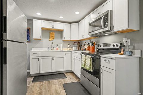 Tiny photo for 211 E Battell Street, Mishawaka, IN 46545 (MLS # 202612687)