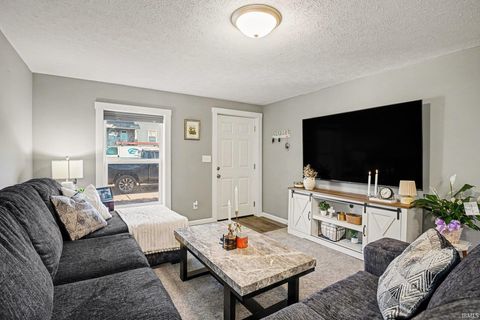 Tiny photo for 211 E Battell Street, Mishawaka, IN 46545 (MLS # 202612687)