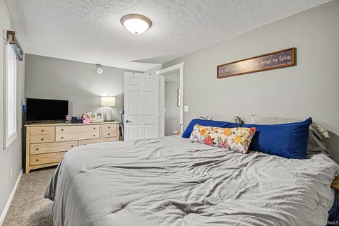 Tiny photo for 211 E Battell Street, Mishawaka, IN 46545 (MLS # 202612687)