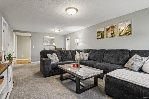 Tiny photo for 211 E Battell Street, Mishawaka, IN 46545 (MLS # 202612687)