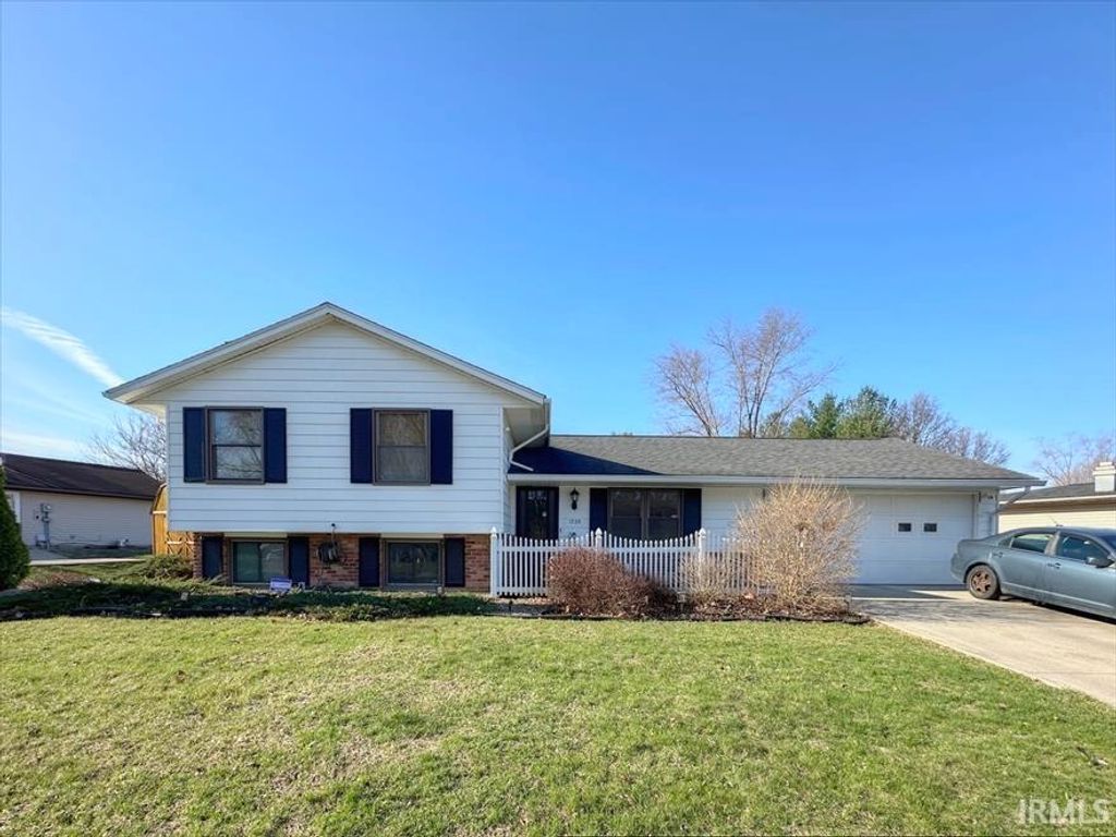Photo of 1729 TEASDALE Lane, Kokomo, IN 46902 (MLS # 202608153)
